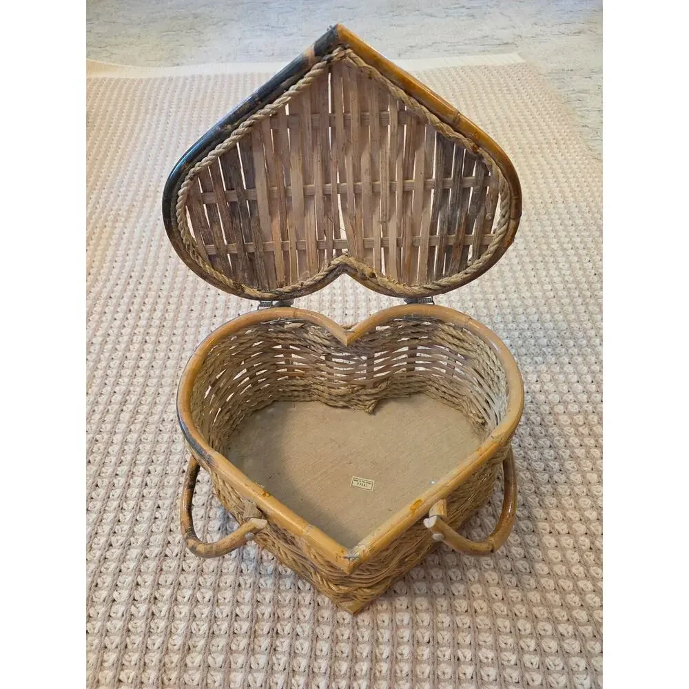 VTG Made in Philippines Heart-Shaped Hard Sided Wicker Picnic Basket Handles